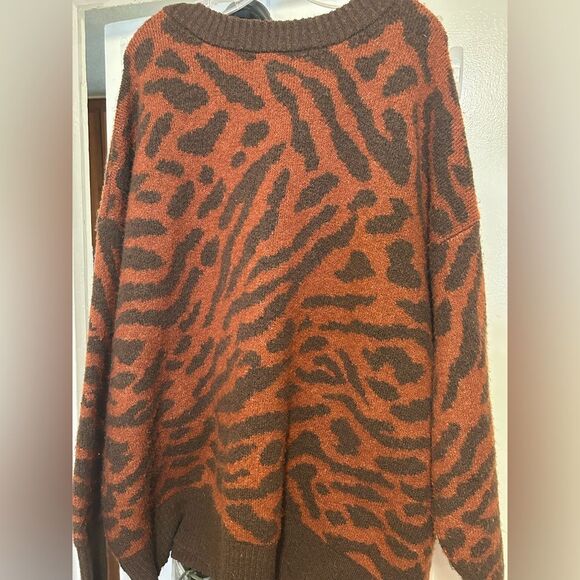 Ava & Viv Brown and Black Crew Neck Animal Print Sweater - Picture 4 of 13